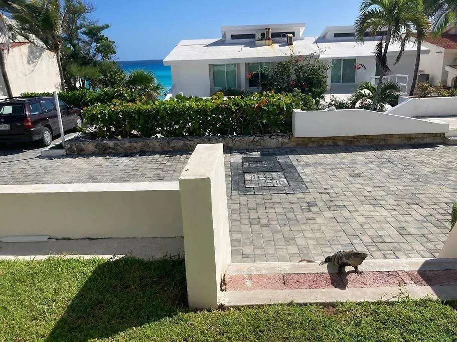 Cancun Oceanfront, Entire Apartment 0*,  Mexico