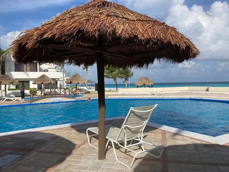 Cancun Oceanfront, Entire Apartment