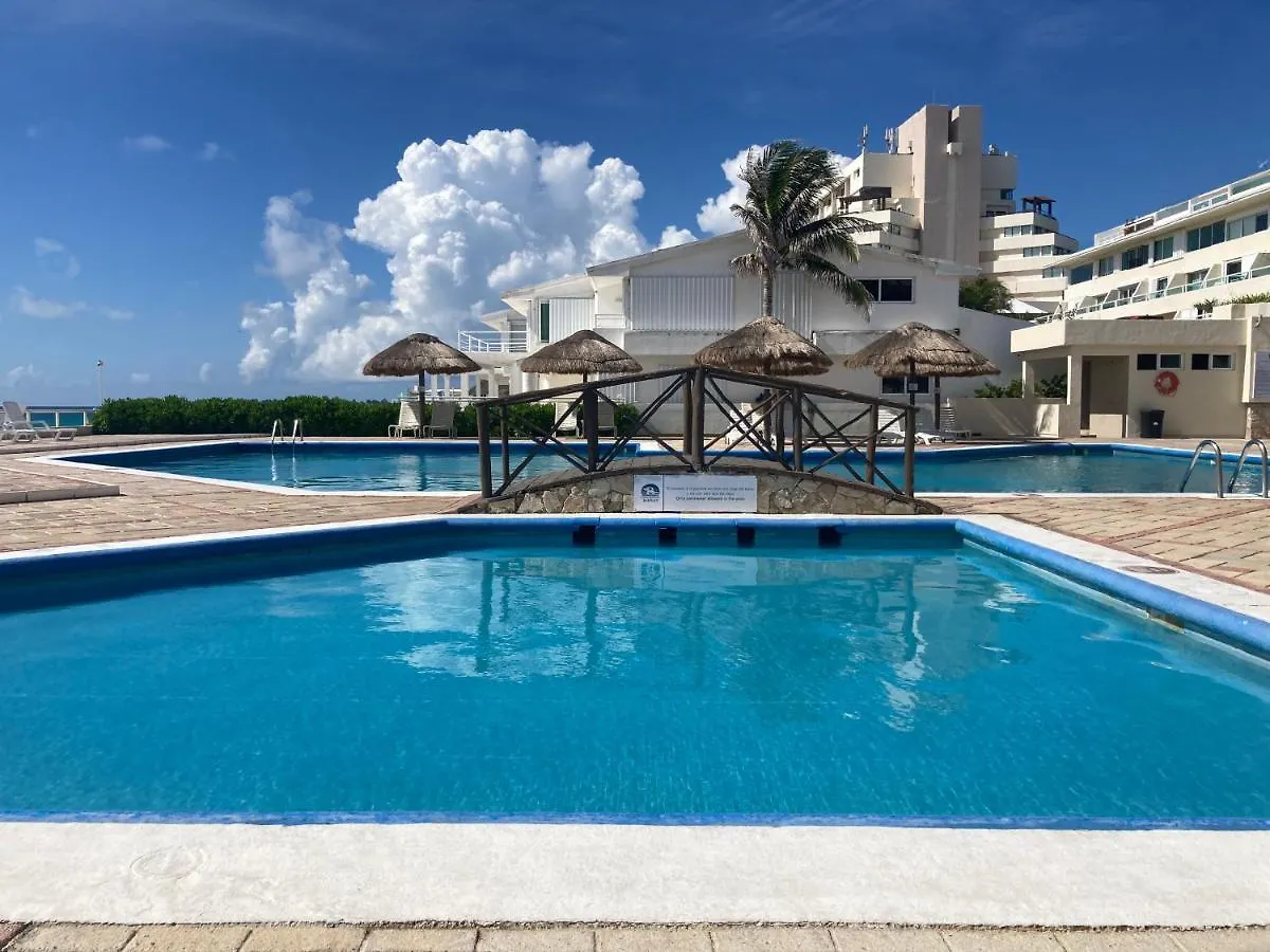 Cancun Oceanfront, Entire Apartment