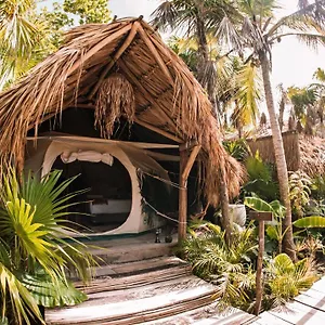 uman-glamping-cenote-tulum.allrivieramayahotels.com/